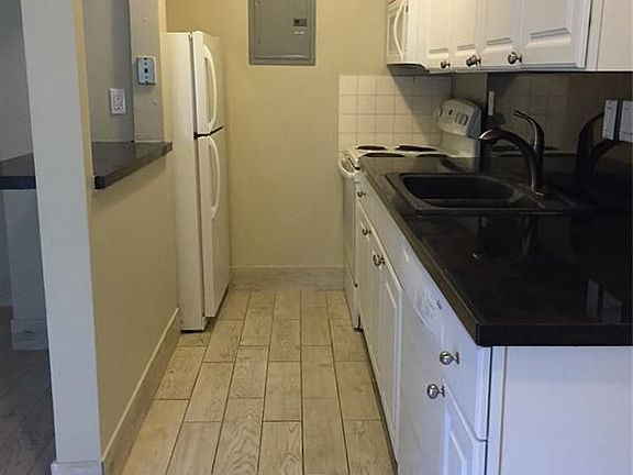 3rd image of 340 SW 16th Ct