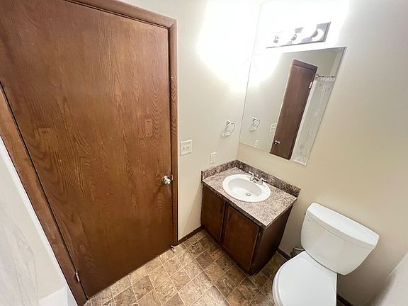 4th image of 1808 Knox St #17