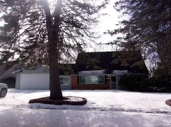 3611 Percy King Rd, Waterford, MI 48329