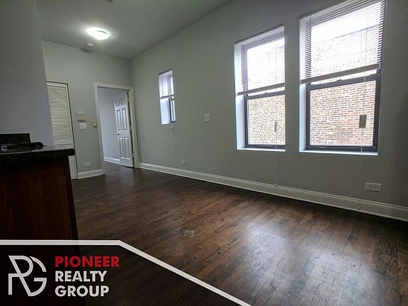 4th image of 7526 N Seeley Ave #7526B2