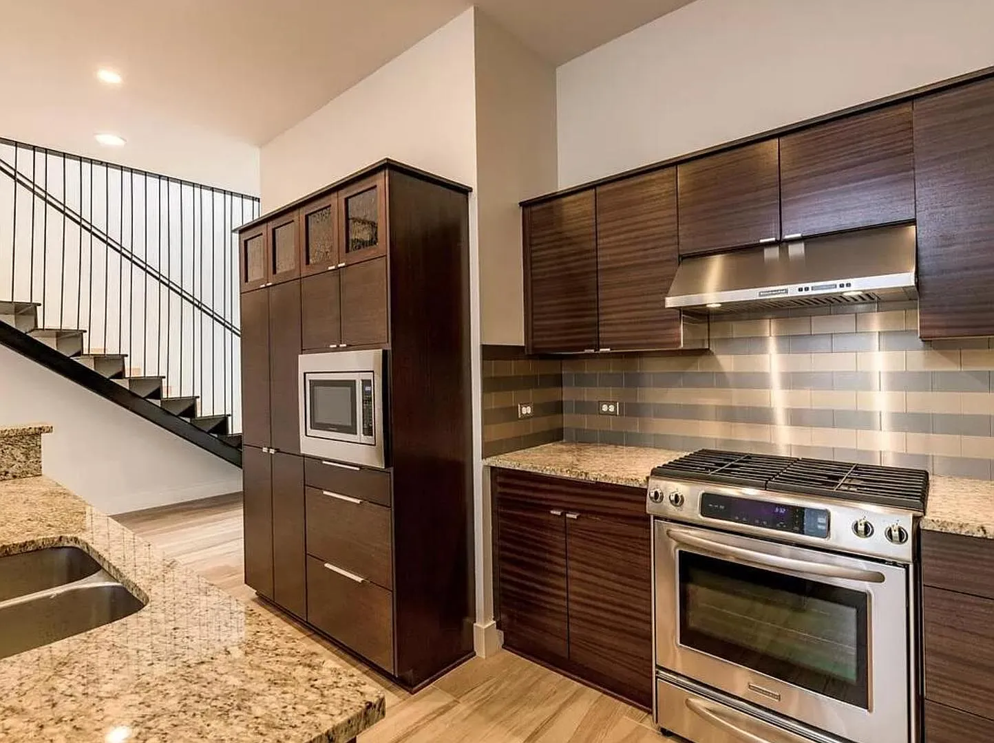 1907 West 30th Street - Unit B — Photo 4