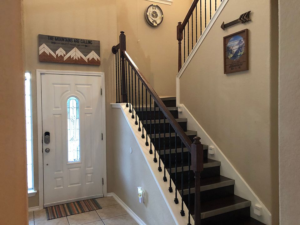 1st image of 902 Ashbury Blf