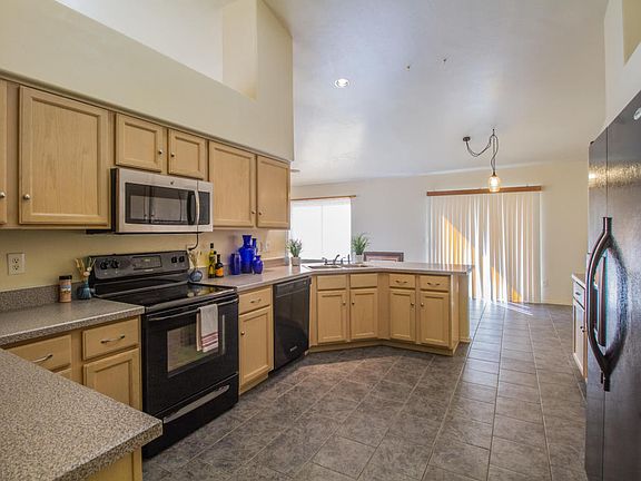 4th image of 9586 N Crestone Dr