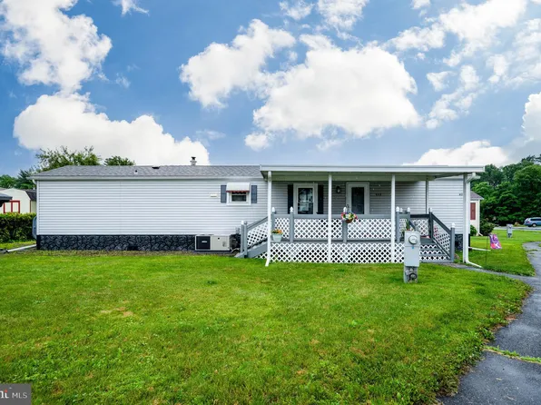 402 Allenbrook Ln, Reading, PA 19606