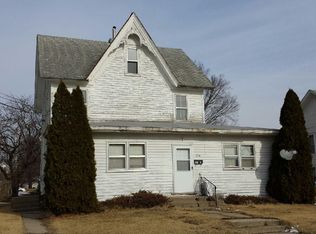 124 Gay St, Manchester, IA 52057