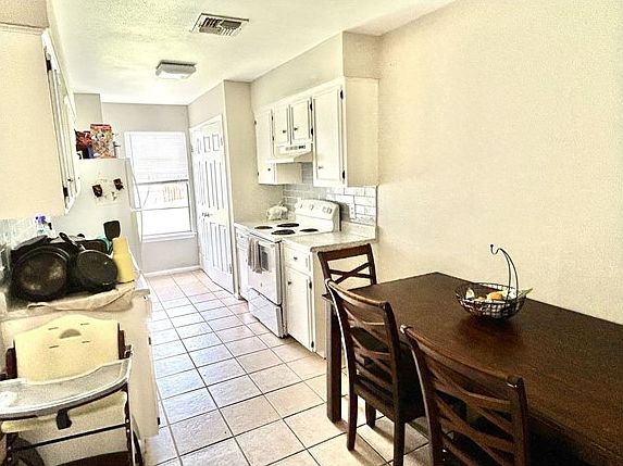 4th image of 1608 Cimmarron St #B
