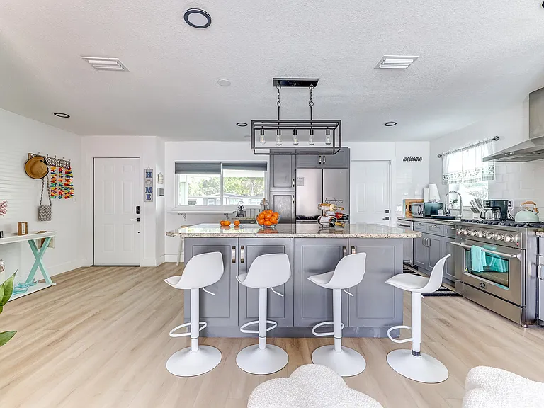 1800 Augustine Dr — Photo 14