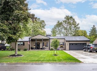 56 Mayfair Ln, Williamsville, NY