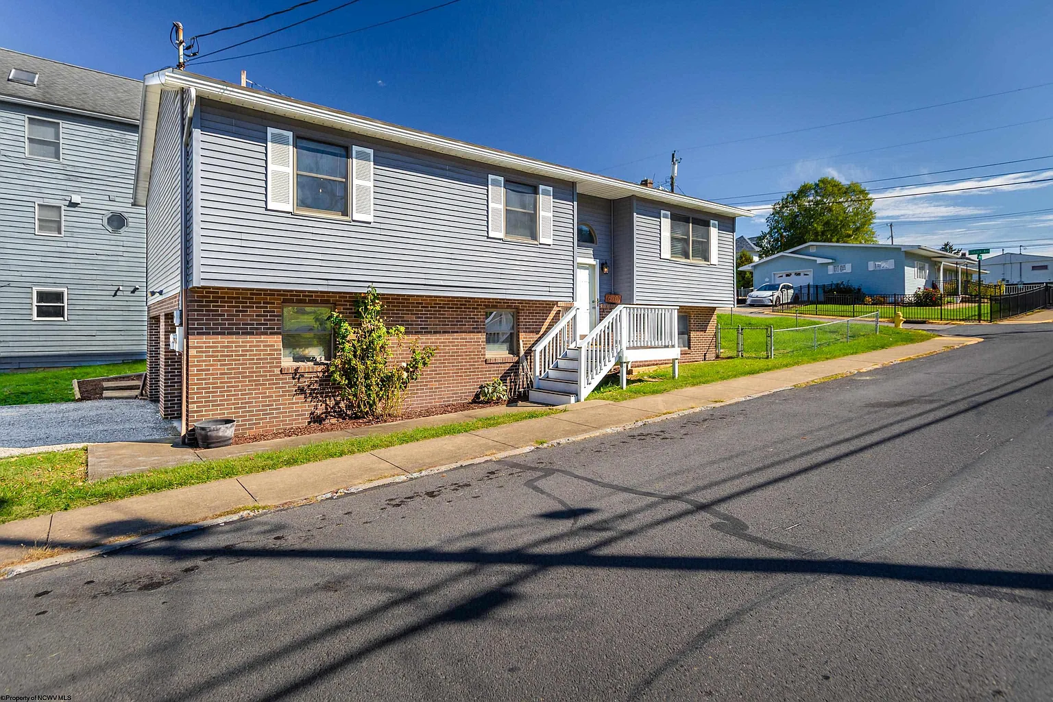 670 Elysian Ave photo 1