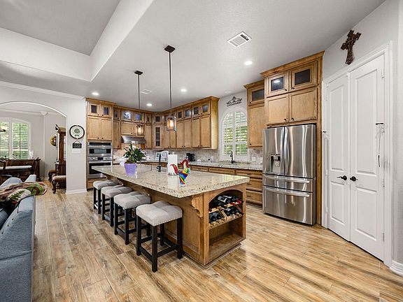 5th image of 1022 McDaniel Dr