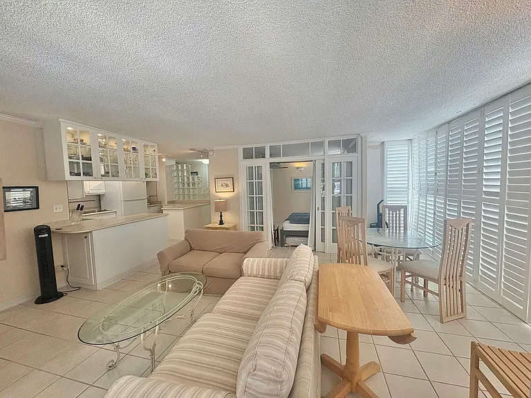 2415 Ala Wai Blvd — Photo 7