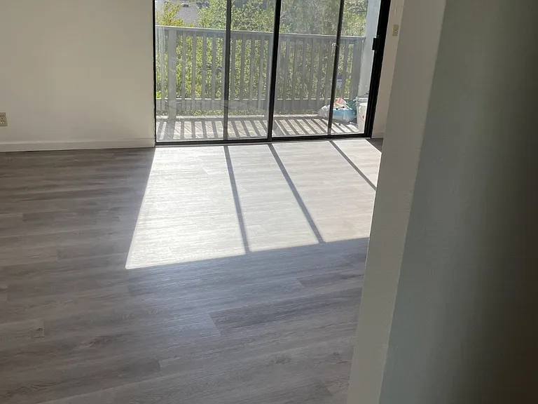 900 Cambridge Dr — Photo 4