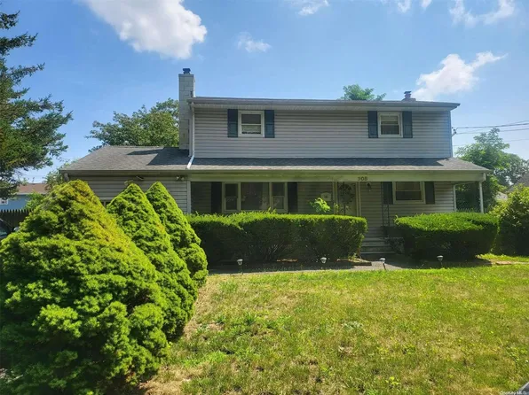 (undisclosed Address), Copiague, NY 11726