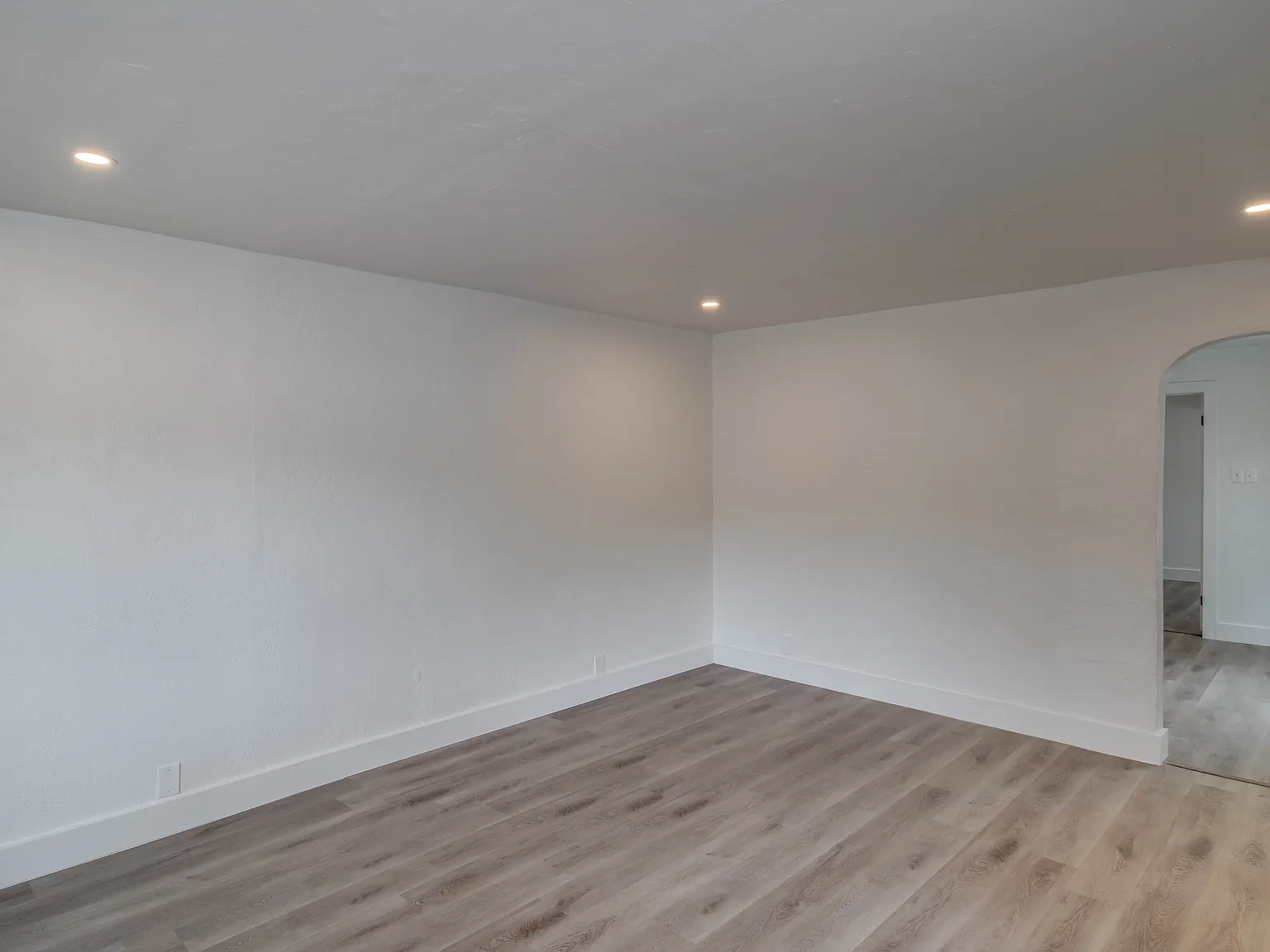 1 bed, 560 sqft, $1,300 — Photo 2