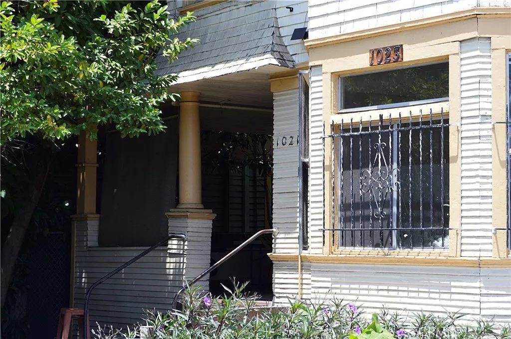 2 bed, 710 sqft, $2,100 — Photo 2