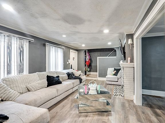 4th image of 3130 E Overlook Rd