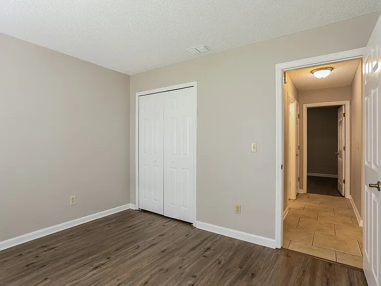 1968 Willesdon Dr W — Photo 11
