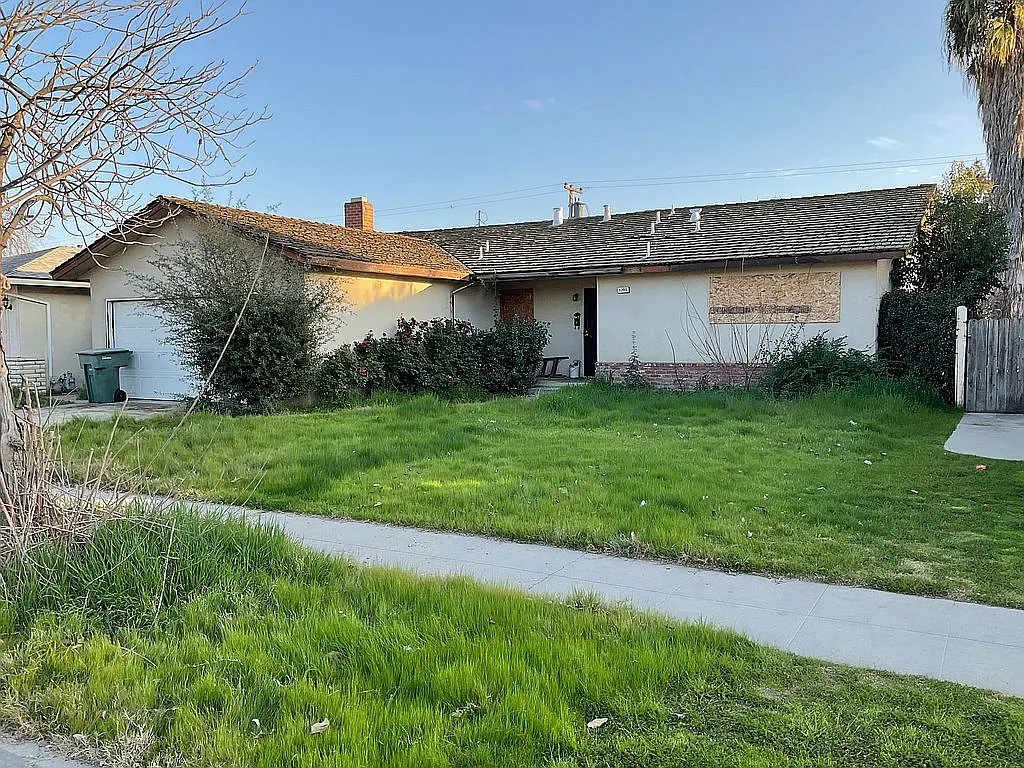 1205 E San Ramon Ave photo 1