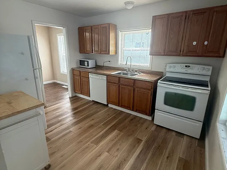 107 Eureka Rd — Photo 12