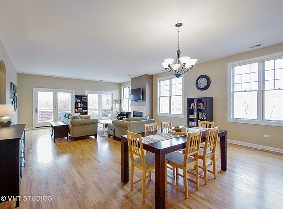 2nd image of 3953 N Hermitage Ave #C