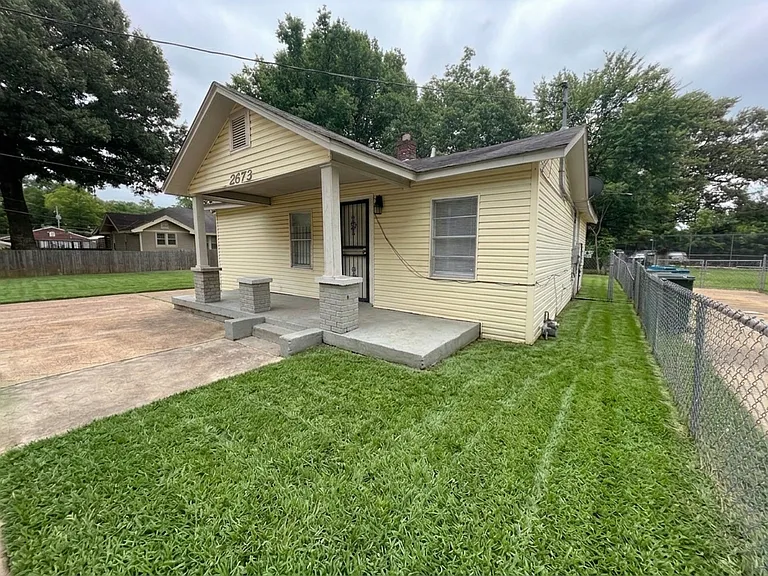 2673 Midland Ave — Photo 2