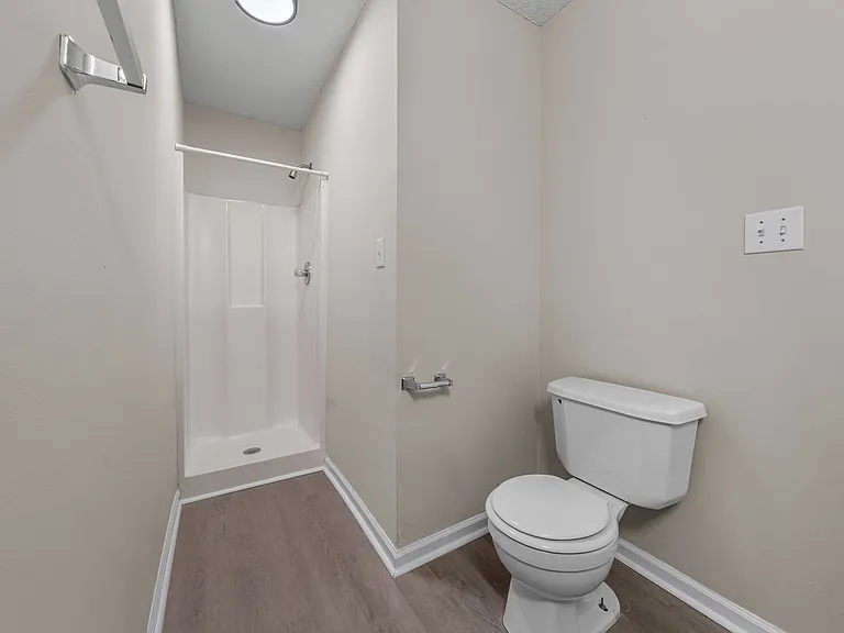 Cambridge Apartments — Photo 23
