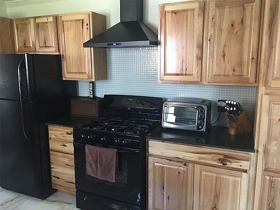 3rd image of 2711 W Gum St