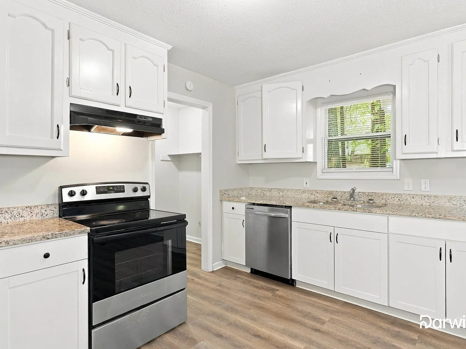 3 bed, 2.0 bath, 1204 sqft, $1,245 — Photo 2