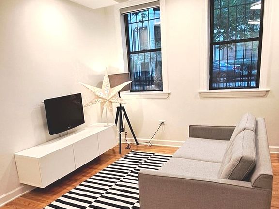 5th image of 2128 N Hudson Ave APT 102