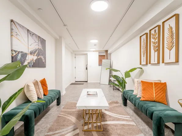 212 East 70th Street B image 3 of 16