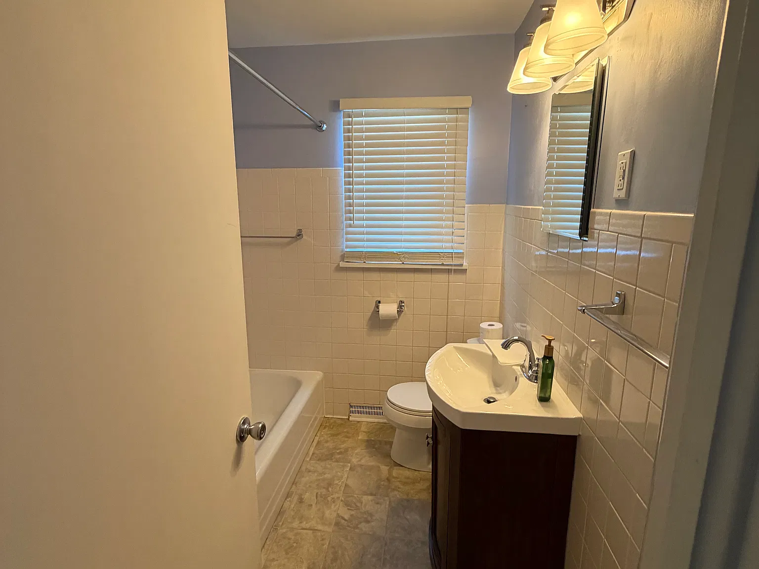 2 bed, 925 sqft, $1,200 — Photo 3