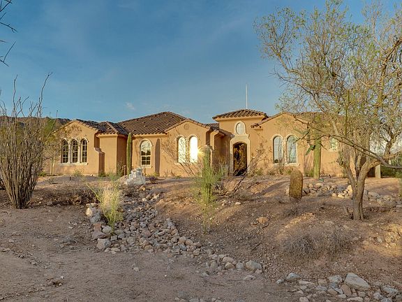2nd image of 2555 N Calderon Cir