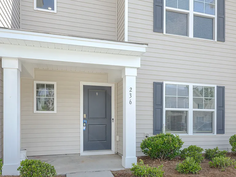 236 Spencer Cir — Photo 2