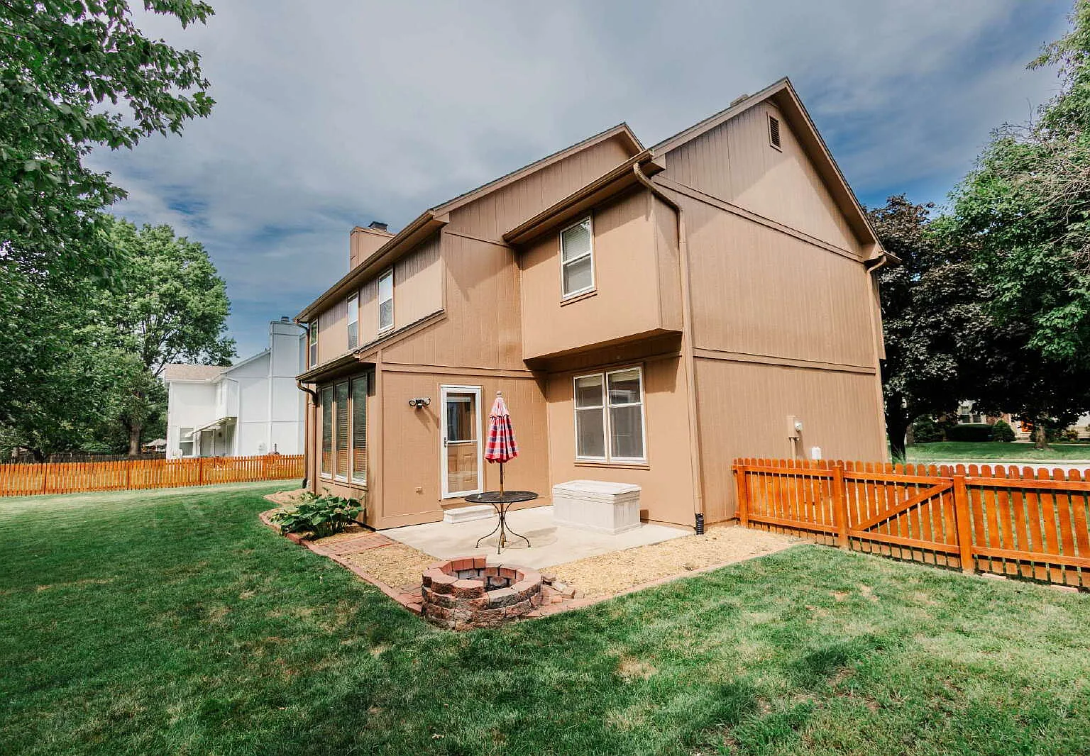 6 bed, 4.0 bath, 3463 sqft, $3,000 — Photo 4