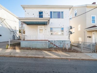 100 Cash St, Fall River, MA, 02723