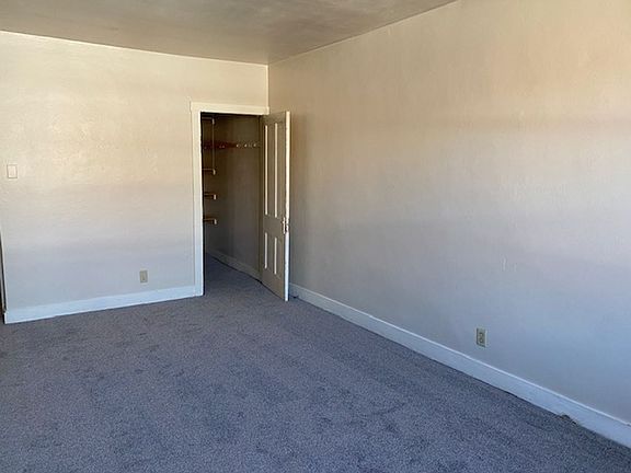 4th image of 108 S Clinton St APT 10