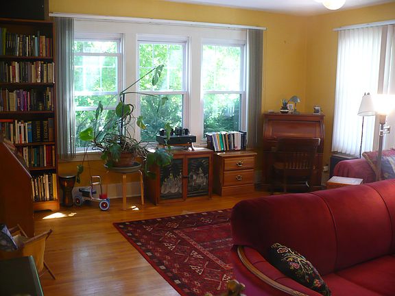 4th image of 601 S Darst St
