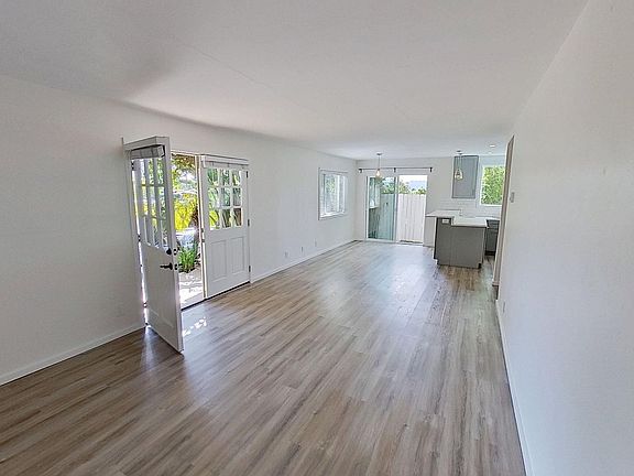 3rd image of 521 E Arrellaga St #5