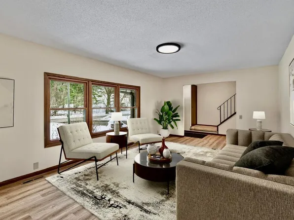 2700 Crestwood Cir, Minnetonka, MN 55305