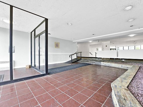 4th image of 181 Maple Ave APT 204