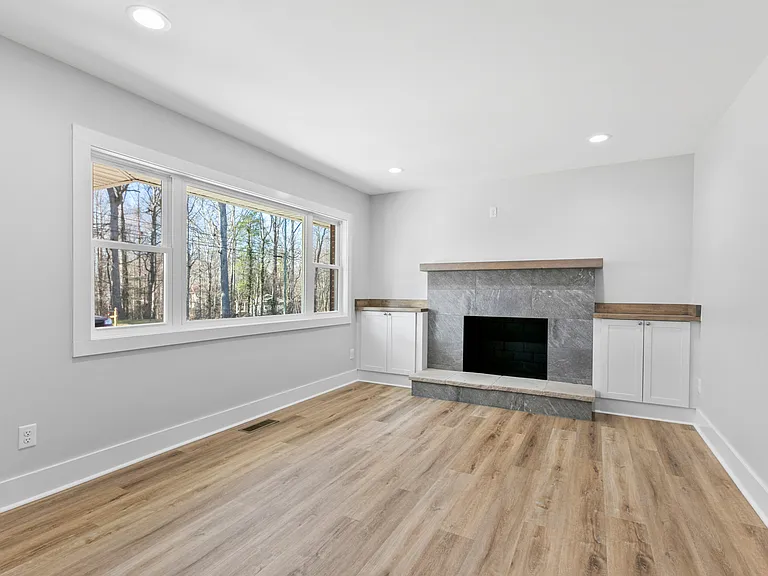 58 W Oakview Rd — Photo 8