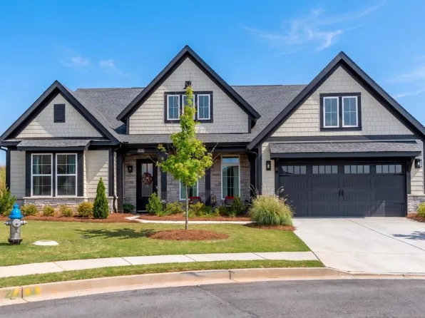 426 Clear Lake Pkwy, Hoschton, GA 30548