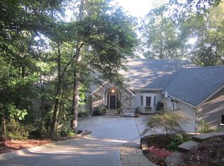 240 Grogans Lake Pt, Atlanta, GA 30350