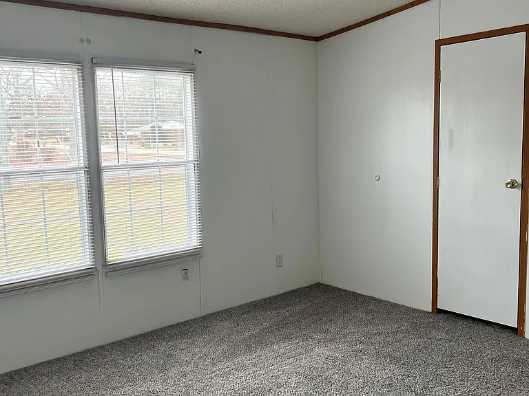 637 Colonial Dr — Photo 23