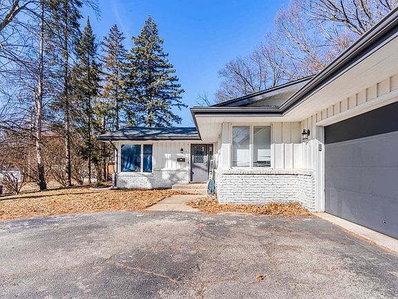3rd image of 918 Mayfair Pl
