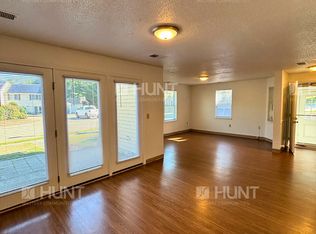 9 Freedom Cir, Hanscom Afb, MA 01731