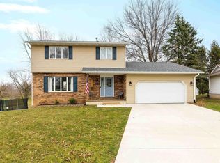311 E Brownlie Ln, Long Grove, IA 52756