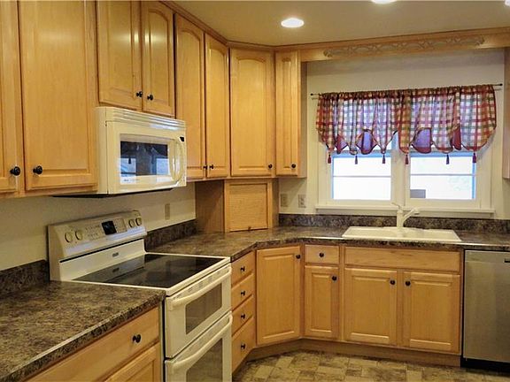 2nd image of 943 Avenue F