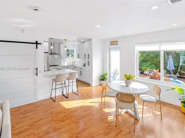 2131 SW 82nd Pl — Photo 2