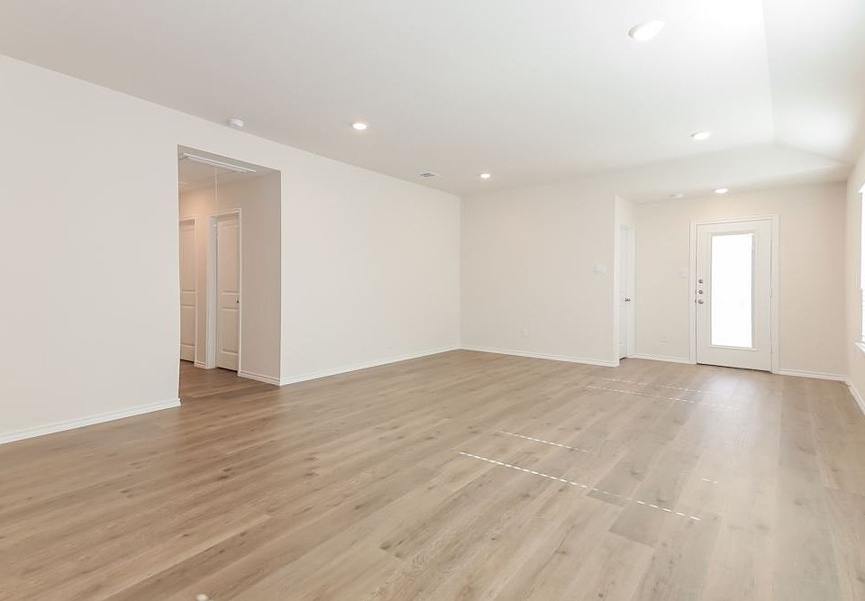1st image of 3907 Amethyst Dr